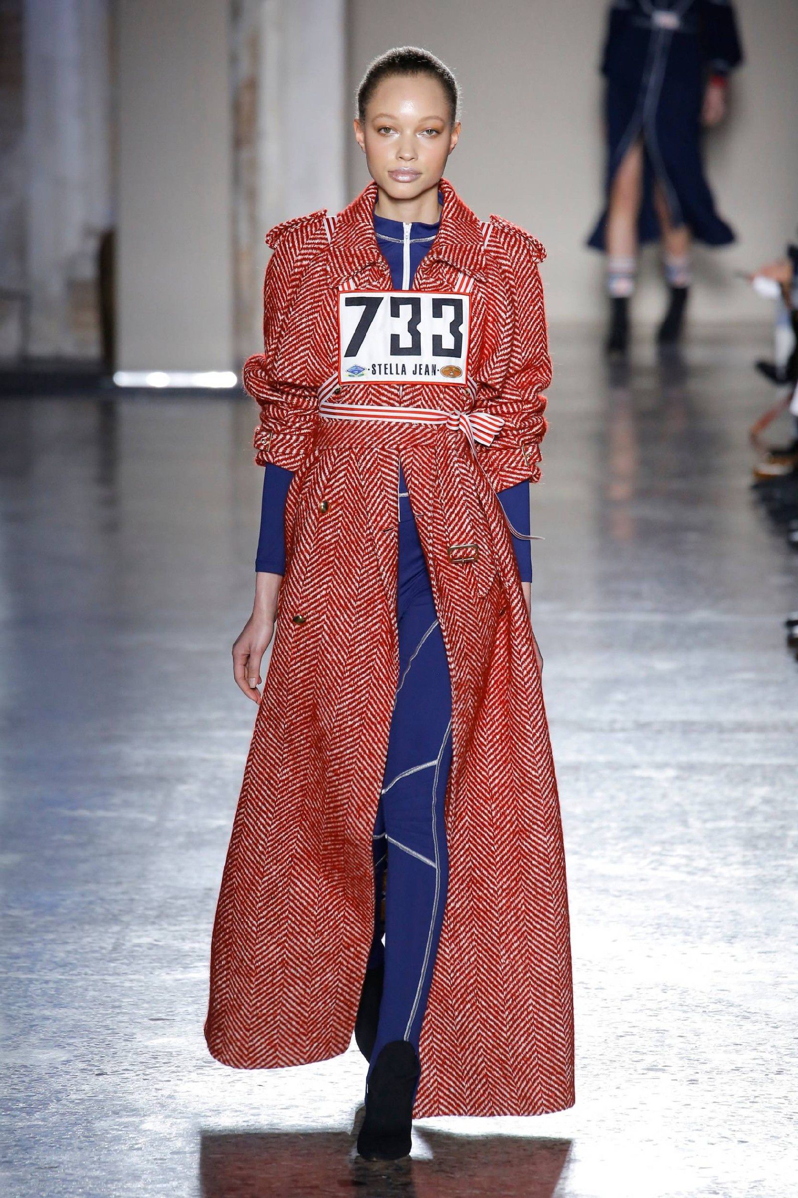 ย้อนส่อง 15 แฟชั่นลุคสปอร์ตเต็มขั้น! จากรันเวย์ Stella Jean-Fall 2018 ส่งท้ายโอลิมปิกเกมส์ โตเกียว 2020